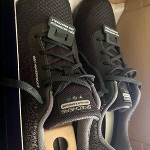 Skechers Black Sneakers Modern Cushioned Design